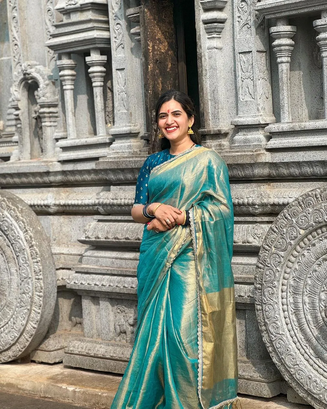 INDIAN TV ACTRESS SRAVANTHI CHOKARAPU IN BLUE SAREE BLOUSE 4